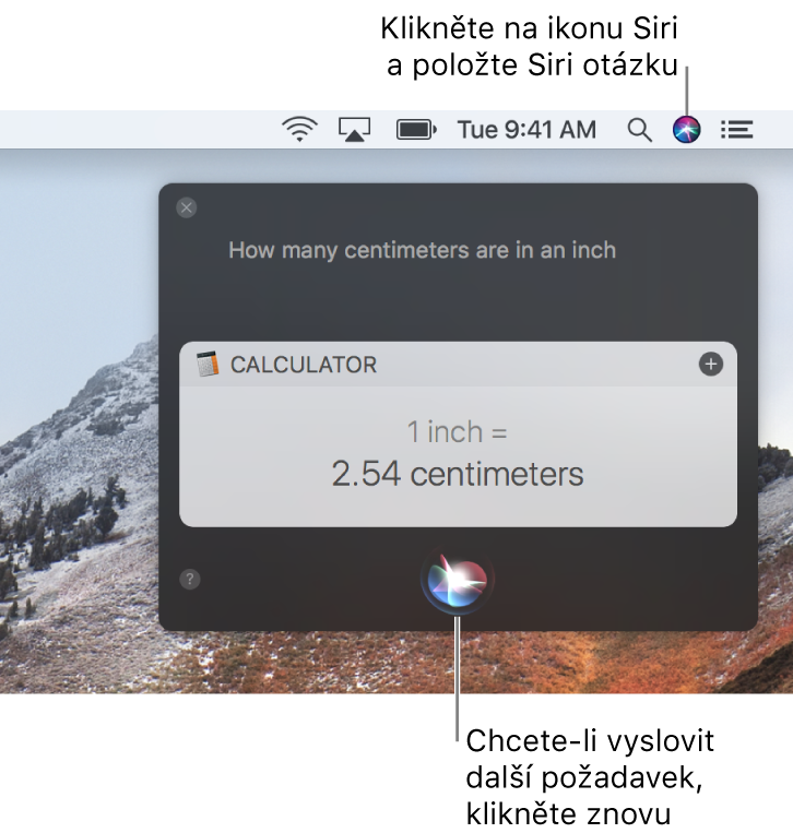 Pravý horní roh plochy Macu, kde se na řádku nabídek nachází ikona Siri a okno Siri s dotazem „How many centimeters are in an inch“ a odpovědí (převod z Kalkulačky). Další požadavek můžete zadat po kliknutí na ikonu uprostřed u dolního okraje okna Siri