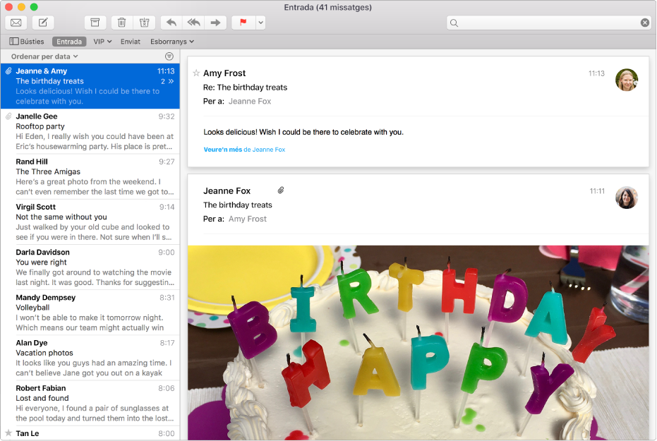 La finestra del Mail amb la llista de missatges i un missatge amb imatges a l’àrea de previsualització.