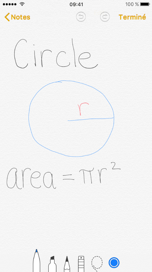 Dessin incorporé sur iPhone avec un cercle dessiné et la formule mathématique écrite de l’aire d’un cercle.