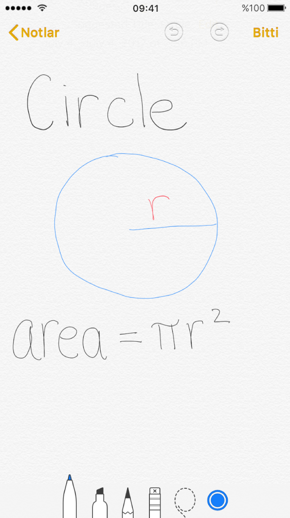 iPhone’da daire çizimiyle dairenin alanını gösteren yazılı matematik formülünü içeren satır içi çizim.
