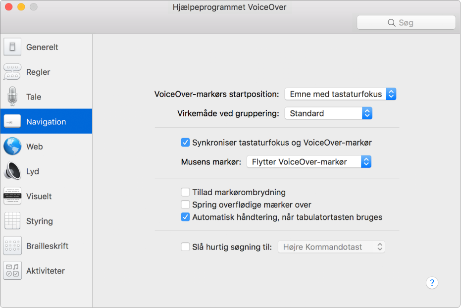 Hjælpeprogrammet VoiceOver viser kategorien Navigation, der er valgt i indholdsoversigten til venstre, og kategoriens indstillinger til højre. Nederst til højre i vinduet er knappen Hjælp, som viser hjælpen til VoiceOver, der beskriver mulighederne.