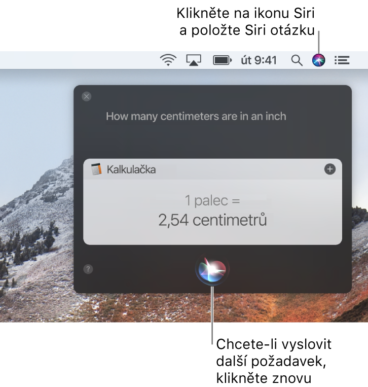 Pravý horní roh plochy Macu, kde se na řádku nabídek nachází ikona Siri a okno Siri s dotazem „How many centimeters are in an inch“ a odpovědí (převod z Kalkulačky). Další požadavek můžete zadat po kliknutí na ikonu uprostřed u dolního okraje okna Siri