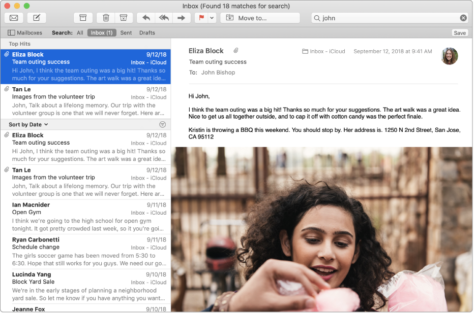Fenêtre Mail, le champ de recherche contient « voyage » et Meilleurs résultats s’affiche en haut des résultats de la recherche dans la liste des messages.