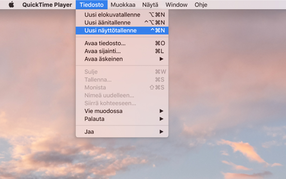 QuickTime Player -ohjelmassa, Arkisto-valikko on auki ja Uusi näyttötallenne -komentoa valitaan uuden näytön nauhoituksen aloittamiseksi.