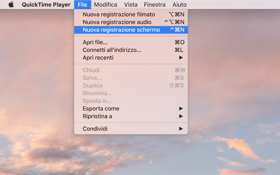 Nell'app QuickTime Player, il menu File è aperto ed è selezionato il comando “Nuova registrazione schermo” per iniziare la registrazione dello schermo.