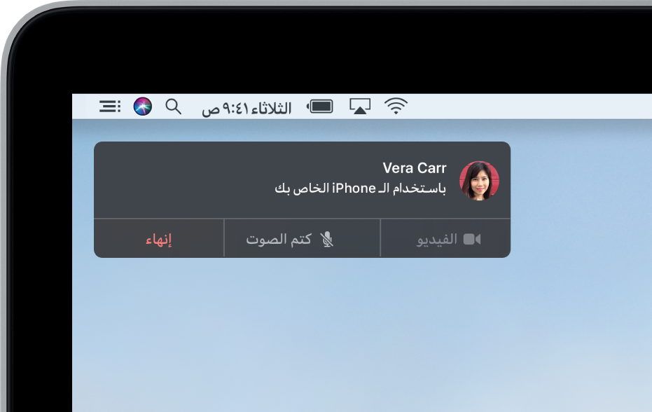 إشعار في الزاوية العلوية اليمنى من شاشة Mac تعرض مكالمة هاتفية باستخدام iPhone.