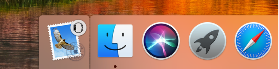Et programs Handoff-symbol fra Apple Watch til venstre i Dock.