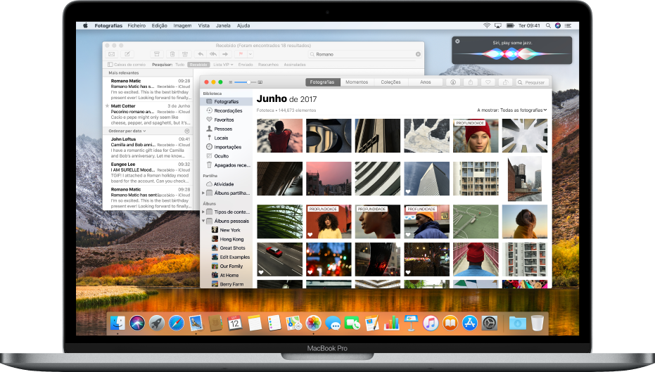 Um computador Mac a mostrar aplicações abertas na secretária.