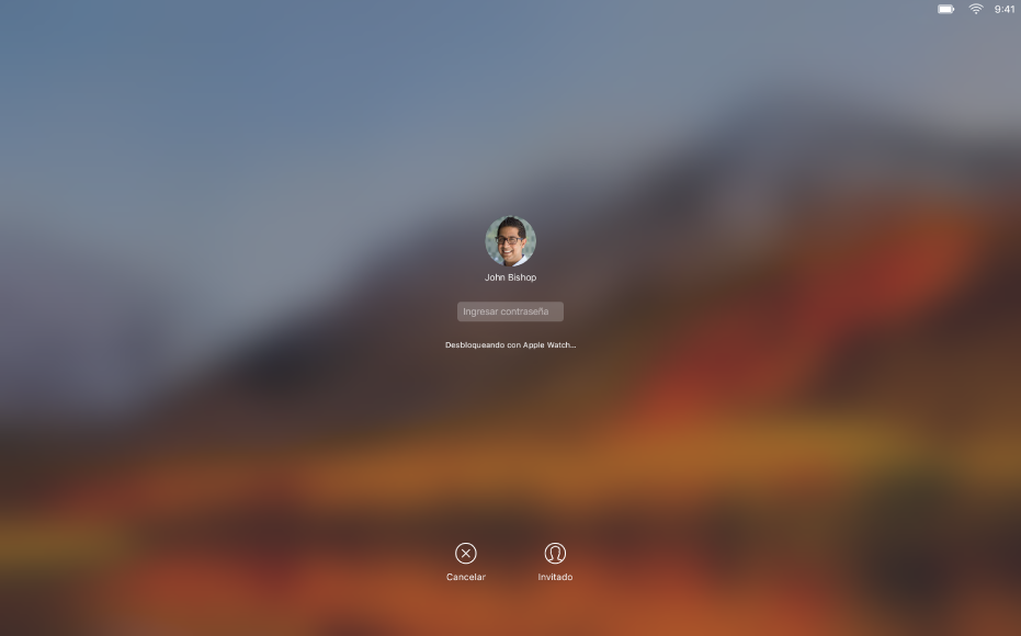 La pantalla de bloqueo automático con un mensaje en el centro que indica que el Apple Watch está bloqueando la Mac.