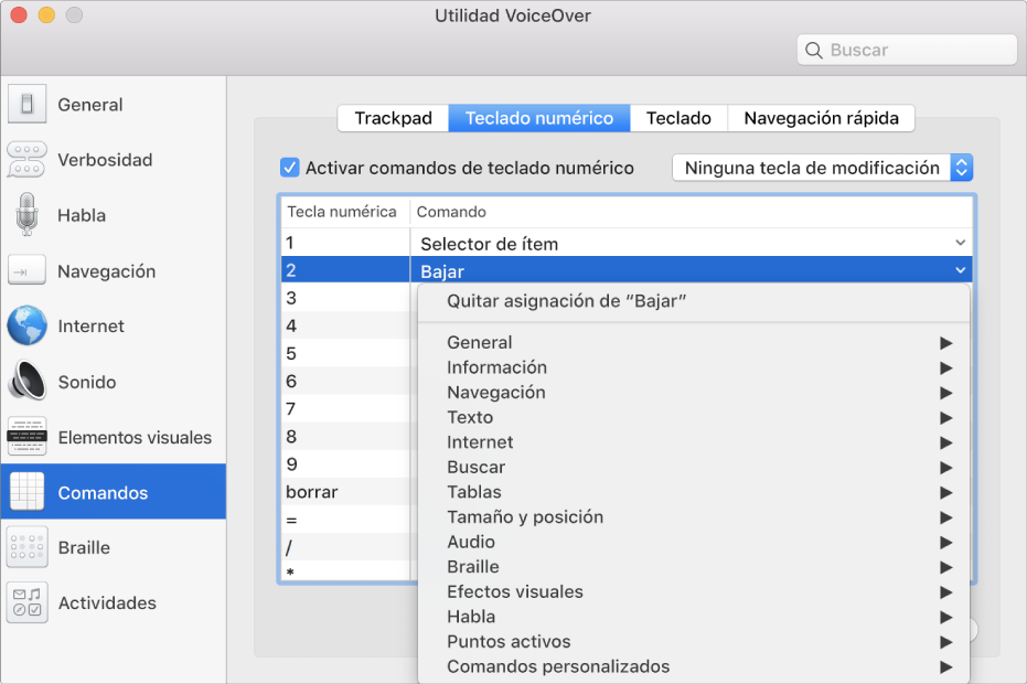 La ventana de Utilidad VoiceOver con la categoría Comandos seleccionada en la barra lateral y el panel “Teclado numérico” seleccionado a la derecha. En la parte superior de panel “Teclado numérico”, está seleccionada la opción “Activar comandos teclado numérico”. La opción “Ninguna tecla de modificación” está seleccionada el menú desplegable Modificador. Bajo la opción y el menú desplegable hay una tabla con dos columnas: “Tecla numérica” y Comando. La segunda fila está seleccionada y contiene 2 en la columna “Tecla numérica” y “Mover hacia abajo” en la columna Comando. Un menú desplegable bajo “Mover hacia abajo” muestra las categorías de comandos, como General; cada categoría incluye una flecha para mostrar los comandos que pueden asignarse a la tecla numérica actual.