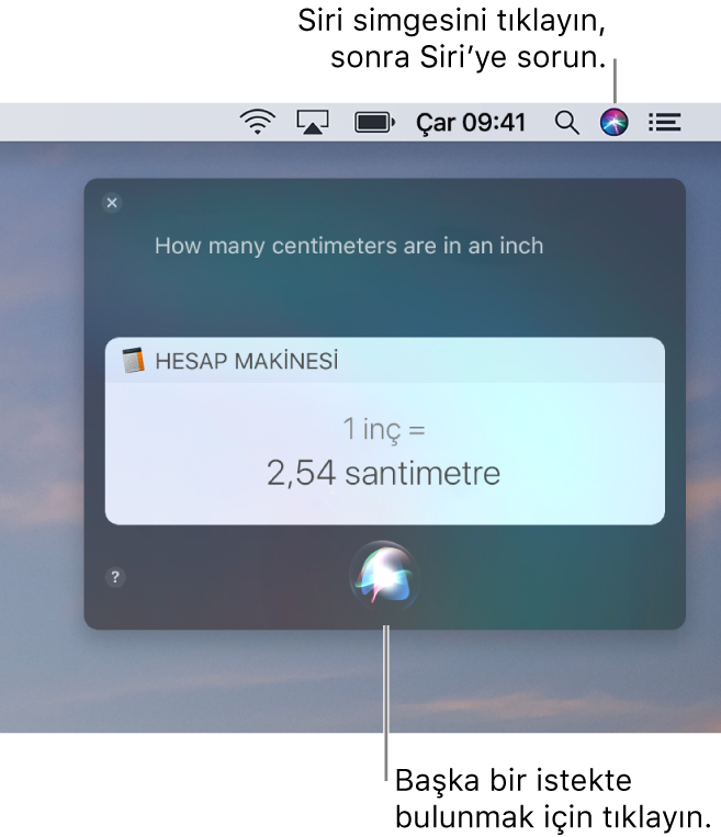 Menü çubuğunda Siri simgesini ve “Bir inç kaç santimetre?” sorusu ve yanıtı (Hesap Makinesi’nden dönüştürme) ile Siri penceresini gösteren Mac masaüstünün sağ üst bölümü. Başka bir istekte bulunmak için Siri penceresinin en altında ortadaki simgeyi tıklayın.