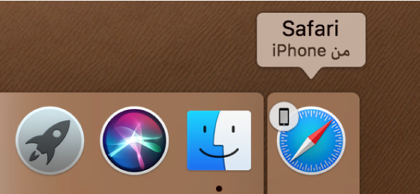 أيقونة Handoff لتطبيق من الـ iPhone على الجانب الأيسر من الـ Dock.