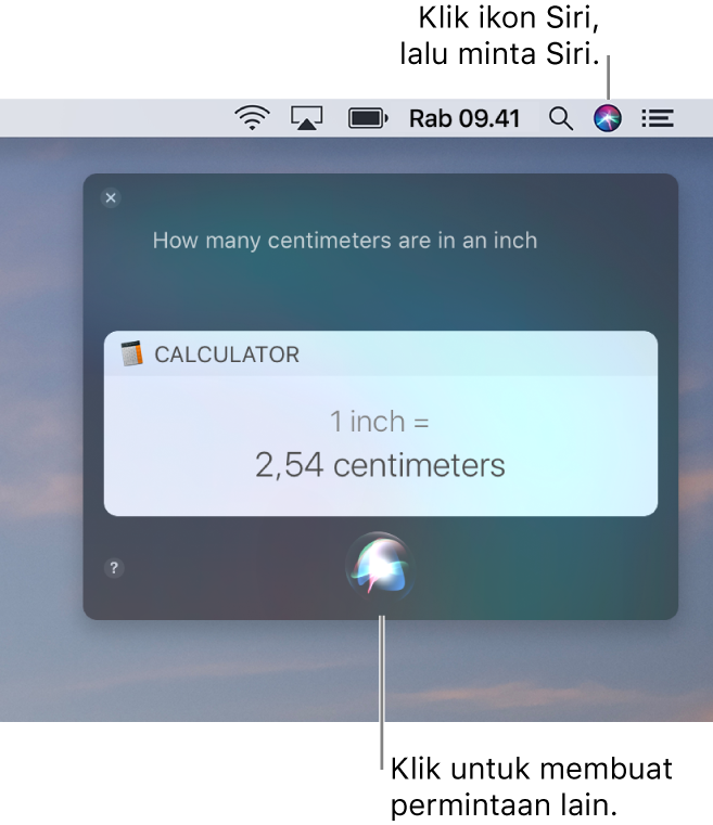 Bagian kanan atas desktop Mac menampilkan ikon Siri di bar menu dan jendela Siri dengan permintaan “How many centimeters are in an inch” dan balasan (konversi dari Kalkulator). Klik ikon di pusat bawah jendela Siri untuk membuat permintaan lain.