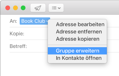 Das Fenster einer E-Mail in der App „Mail“ mit dem Namen einer Gruppe im Feld „An“ und dem Einblendmenü mit dem ausgewählten Befehl „Gruppe erweitern“