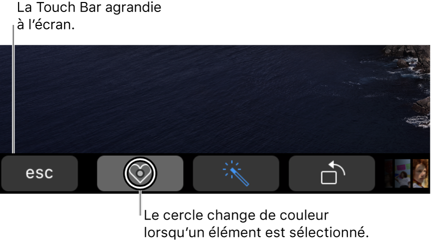 La Touch Bar agrandie en bas de l’écran, le cercle par-dessus un bouton change lorsque le bouton est sélectionné.