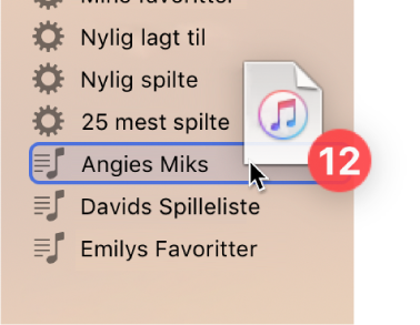 Et album dras til en spilleliste. Spillelisten framheves med et blått rektangel.
