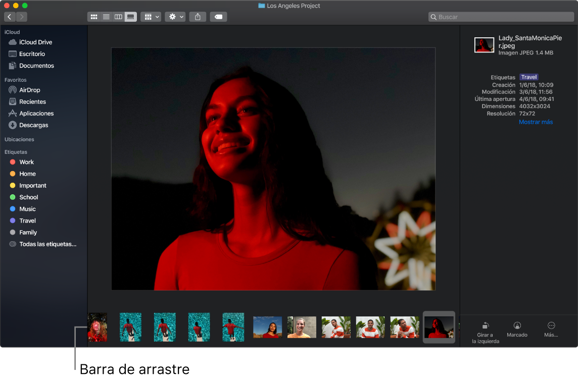 Una ventana abierta de Finder en Visualización como Galería mostrando una foto grande con una fila de fotos pequeñas (la barra de arrastre) debajo de esta. Los controles para girar, marcar y más están en la parte derecha de la barra de arrastre.