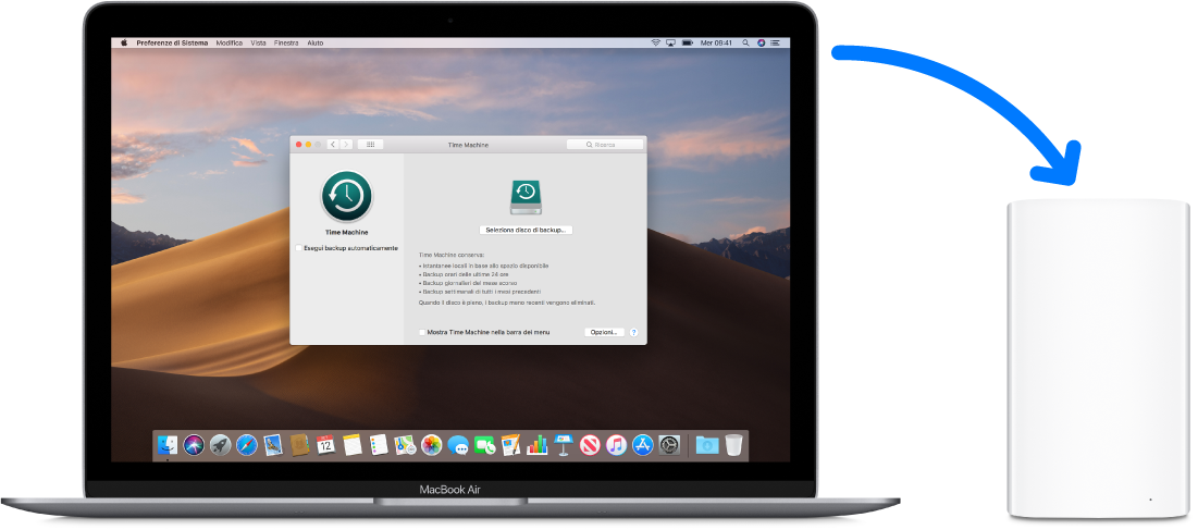 Lo schermo di MacBook Air con la finestra del backup di Time Machine. MacBook Air è collegato in modalità wireless a un dispositivo AirPort Time Capsule.