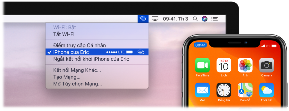 Màn hình máy Mac với menu Wi-Fi đang hiển thị Điểm truy cập cá nhân được kết nối với iPhone.