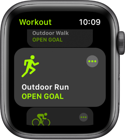 Екран Workout (Тренировка) с маркирано Outdoor Run (Бягане на открито).