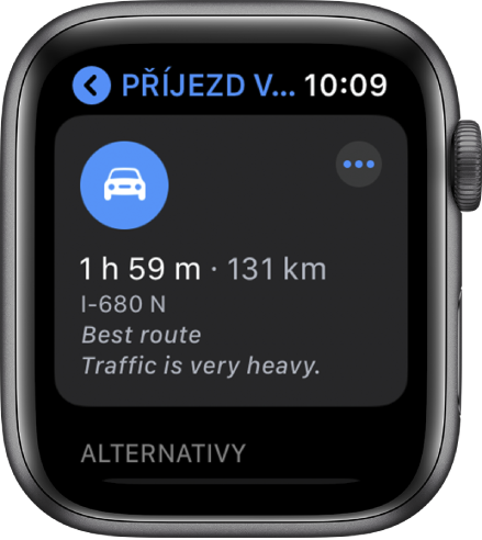 Aplikace Mapy ukazující navrženou trasu s odhadem vzdálenosti a potřebného času. Poblíž pravého horního rohu je tlačítko Více.