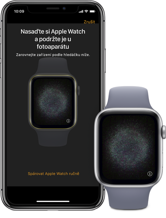 Ilustrace párování znázorňující levou paži s Apple Watch na zápěstí a pravou ruku, která drží iPhone. Na displeji iPhonu se zobrazují pokyny ke spárování s Apple Watch viditelnými v hledáčku a na displeji hodinek Apple Watch se zobrazuje ilustrační obrázek.