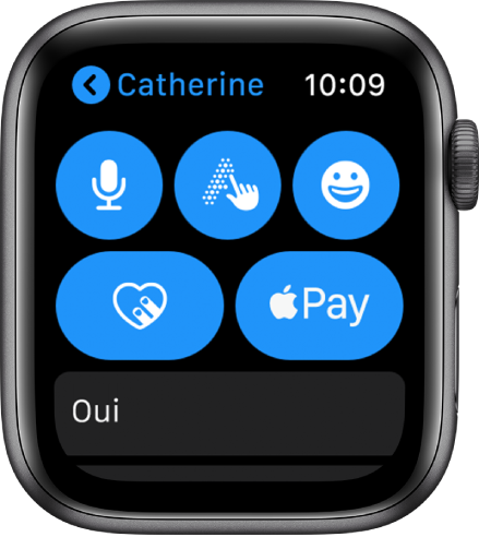 Écran de Messages qui affiche un bouton Apple Pay en bas à droite.