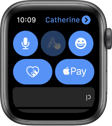 מסך של ״הודעות״ המציג את הכפתור של Apple Pay משמאל למטה.