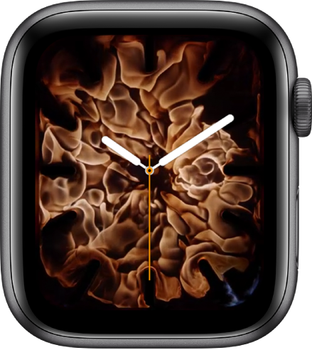 Wajah jam Api dan Air menampilkan jam analog di tengah dan api di sekitarnya.