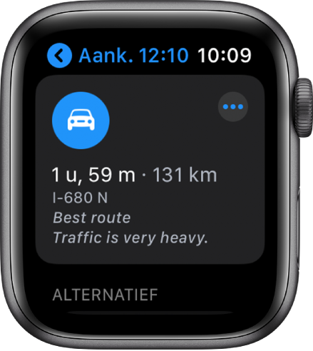 De Kaarten app met een voorgestelde route, inclusief de afstand en de geschatte reistijd die nodig is om de bestemming te bereiken. Rechtsbovenin verschijnt de knop 'Meer'.