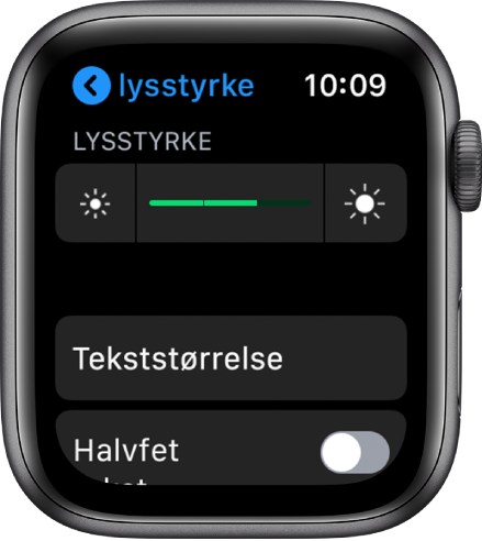 Lysstyrke-innstillingene på Apple Watch, med Lysstyrke-skyveknappen øverst, Tekststørrelse-knappen under og Halvfet tekst-knappen nederst.
