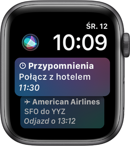 Tarcza zegarka Siri, wyświetlająca nagłówek wiadomości oraz kurs akcji. W lewym górnym rogu ekranu znajduje się przycisk Siri.