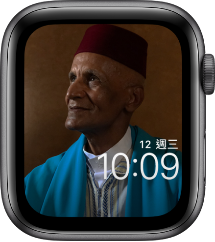 「相片」錶面會顯示你同步的相簿中的相片。錶面顯示時間，上方是日期。