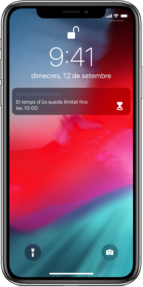 Pantalla bloquejada de l’iPhone que mostra una notificació de “Temps d’inactivitat” que indica que es pot fer servir el dispositiu fins a les 10:00 h.