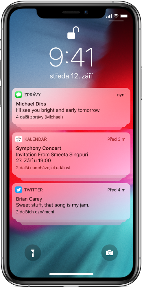 Tři skupiny oznámení na uzamčené obrazovce: pět zpráv, tři pozvánky v Kalendáři a tři oznámení z Twitteru