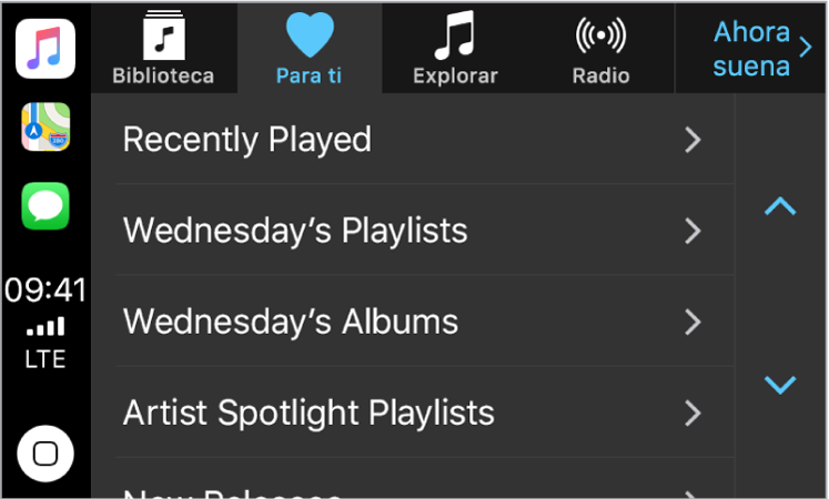 Pantalla de CarPlay mostrando las selecciones de música de "Para ti". En la parte superior de la pantalla se muestran otras selecciones musicales (Nuevo, Radio, Playlists y Mi música). En la esquina inferior izquierda está el botón de inicio.