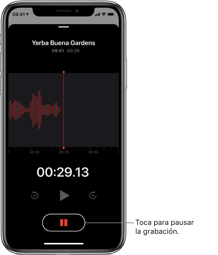 La pantalla de Notas de Voz mostrando una grabación en progreso, con un botón Pausa activado y controles atenuados para reproducir, avanzar 15 segundos y regresar 15 segundos. La parte principal de la pantalla muestra la onda de sonido de la grabación en progreso junto con un indicador de tiempo.