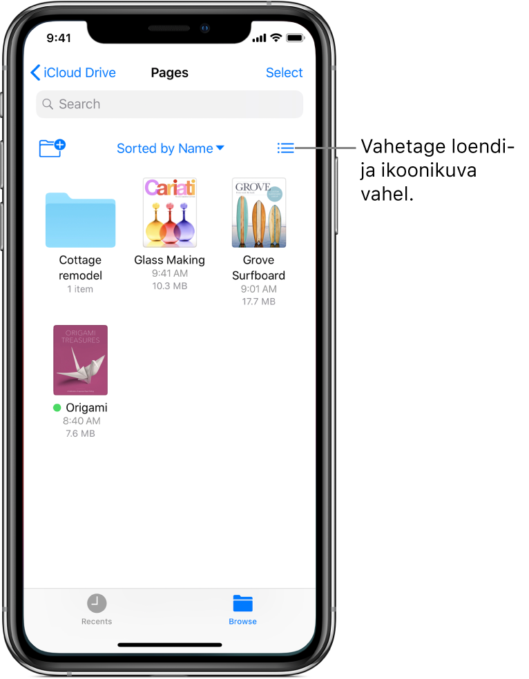 Pagesi failide asukoht iCloud Drive’is. Üksused on sorditud nime alusel ning seal asub ka kaust nimega Cottage remodel ja kolm dokumenti: Glass Making, Grove Surfboard ja Origami. Üleval vasakul kuvatakse nuppu kausta lisamiseks ning üleval paremal nuppu loendi- ja ikoonivaate vahetamiseks.