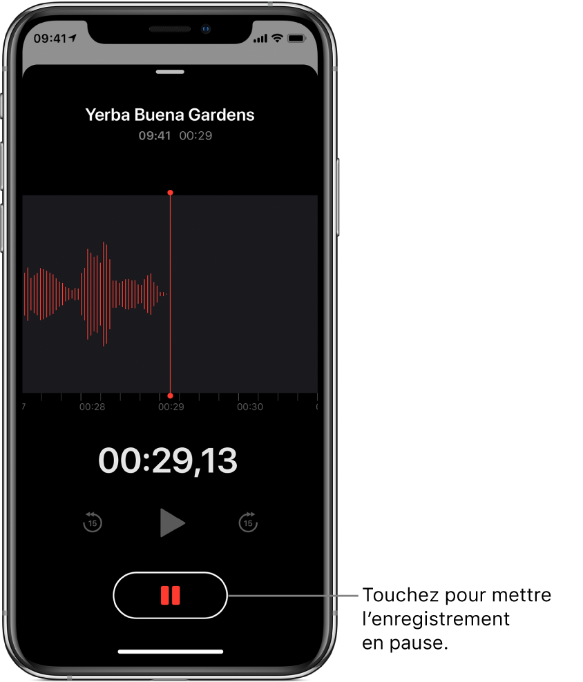 L’écran Dictaphone affichant un enregistrement en cours, avec un bouton Pause en surbrillance et des commandes grisées permettant de lire l’enregistrement, d’avancer et de reculer de 15 secondes. La majeure partie de l’écran affiche la forme d’onde de l’enregistrement en cours, ainsi que sa durée.