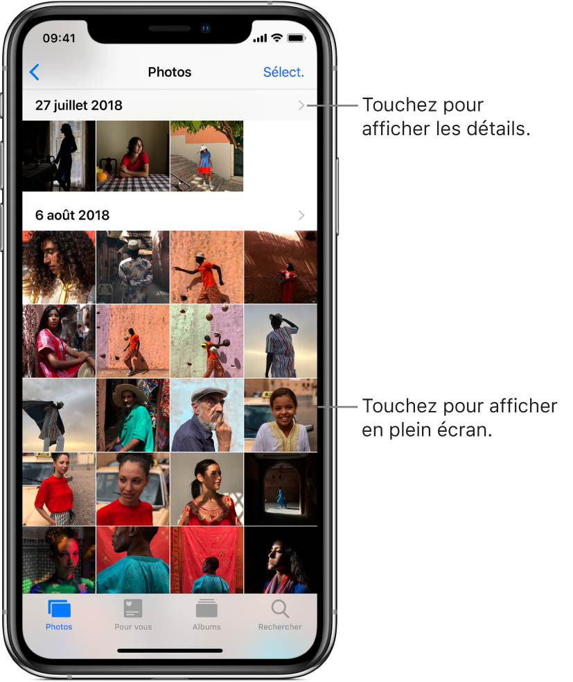 L’app Photos ; en bas de l’écran, de gauche à droite, se trouvent les onglets Photos, Pour vous, Albums et Rechercher. L’onglet Photos est sélectionné et l’écran au-dessus affiche une grille de vignettes de photo regroupées en moments. Au-dessus de chaque moment se trouve la date à laquelle les photos ont été prises. Touchez la date pour afficher les détails du moment. Touchez la vignette d’une photo pour afficher celle-ci en plein écran.