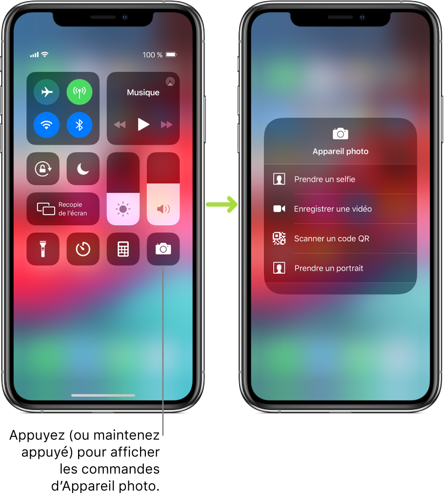 Deux écrans Centre de contrôle côte à côte : celui de gauche affiche les commandes pour le mode Avion, les données cellulaires, le Wi-Fi et le Bluetooth dans le groupe situé en haut à gauche, avec une légende invitant l’utilisateur à appuyer sur l’appareil photo (ou à le toucher et maintenir le doigt dessus) pour afficher les commandes associées. L’écran de droite affiche des options supplémentaires pour l’appareil photo : Prendre un selfie, Enregistrement vidéo, Scanner un code QR et Prendre un portrait.