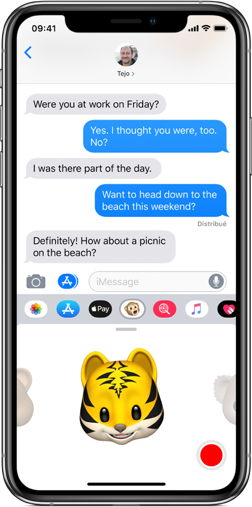 Une conversation Messages avec un Animoji sélectionné et prêt à être enregistré avant l’envoi.