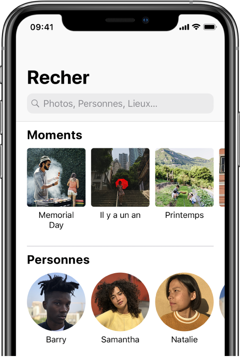 L’onglet Rechercher proposant des suggestions de Moments, Personnes et Lieux. La barre de recherche se trouve en haut.