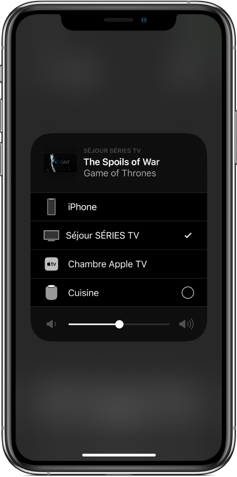  Une fenêtre AirPlay est ouverte et affiche le titre d’un épisode d’une série TV. En dessous se trouve une liste des appareils AirPlay. Le téléviseur du salon est sélectionné. Un curseur de volume se trouve en bas de la fenêtre.