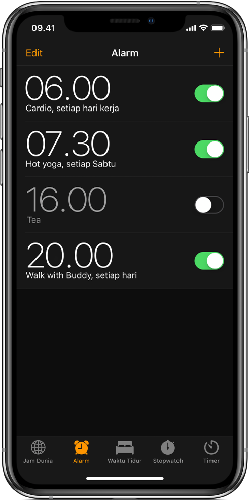 Tab Alarm, menampilkan empat alarm yang diatur untuk berbagai waktu.