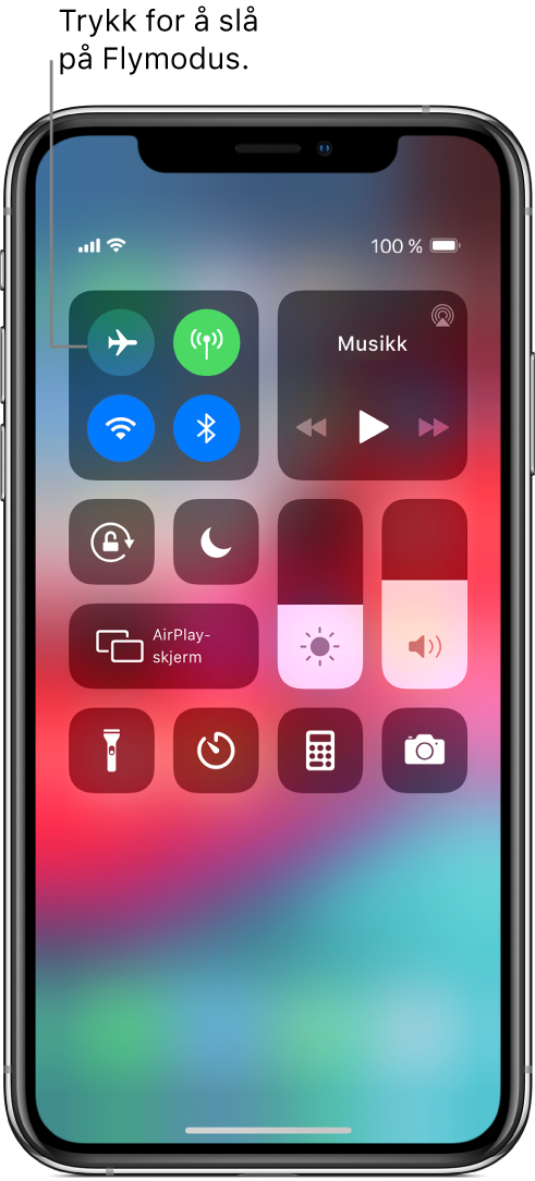 En skjerm med Kontrollsenter, som viser at et trykk på knappen øverst til venstre slår på Flymodus.