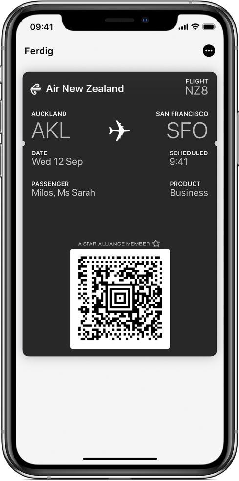 Et boardingkort i Wallet, med flyinformasjon og QR-koden nederst.
