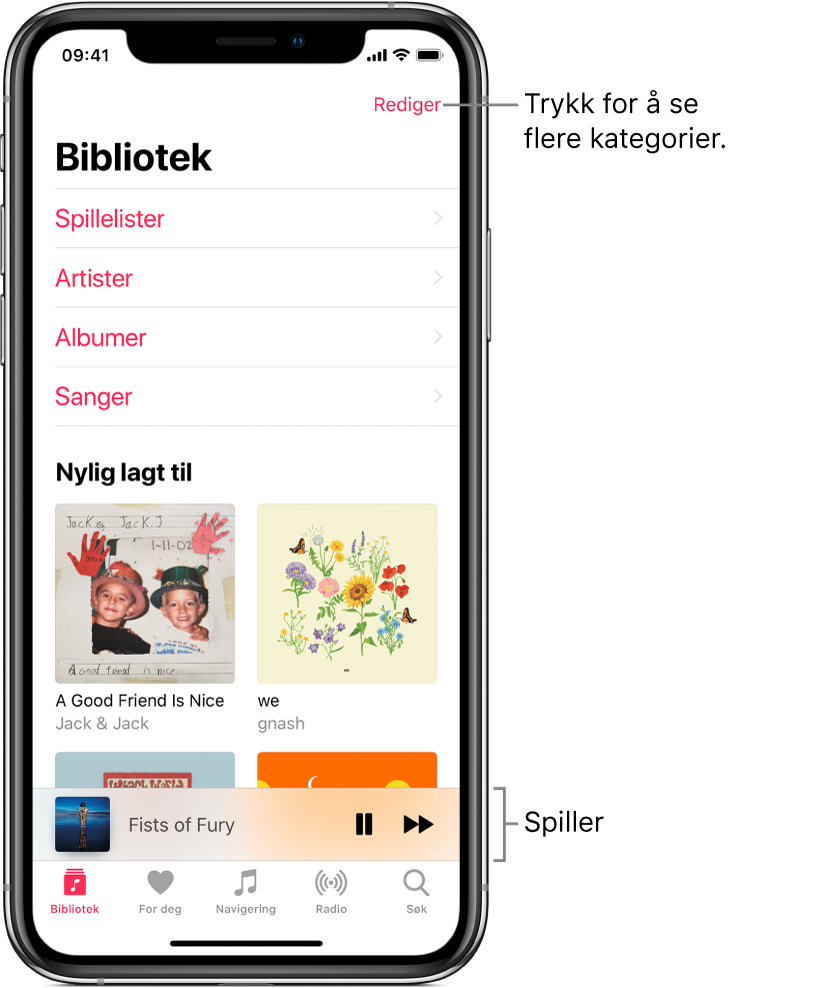 Bibliotek-skjermen, med en liste med kategorier som inkluderer Spillelister, Artister, Albumer, og Sanger. Nylig lagt til-tittelen vises under listen. Spilleren viser tittelen på sangen som spilles av, og Pause- og Neste-knappene vises nederst.