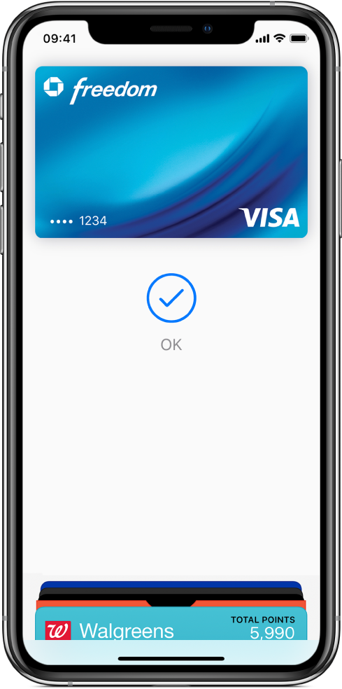 Um cartão de crédito na tela da Wallet. Abaixo do cartão, encontra-se uma marca de verificação e a palavra “OK”.