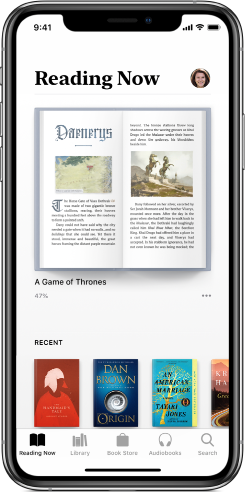 V aplikaciji Books je izbran zavihek »Reading Now«. Na dnu zaslona so od leve proti desni zavihki »Reading Now«, »Library«, »Book Store«, »Audiobooks« in »Search«.